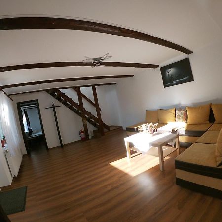 Casa De Oaspeti Laura Rîşnov 外观 照片