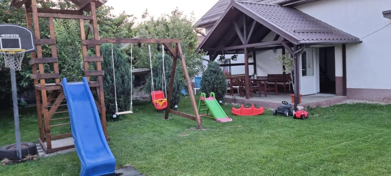 Casa De Oaspeti Laura Rîşnov 外观 照片