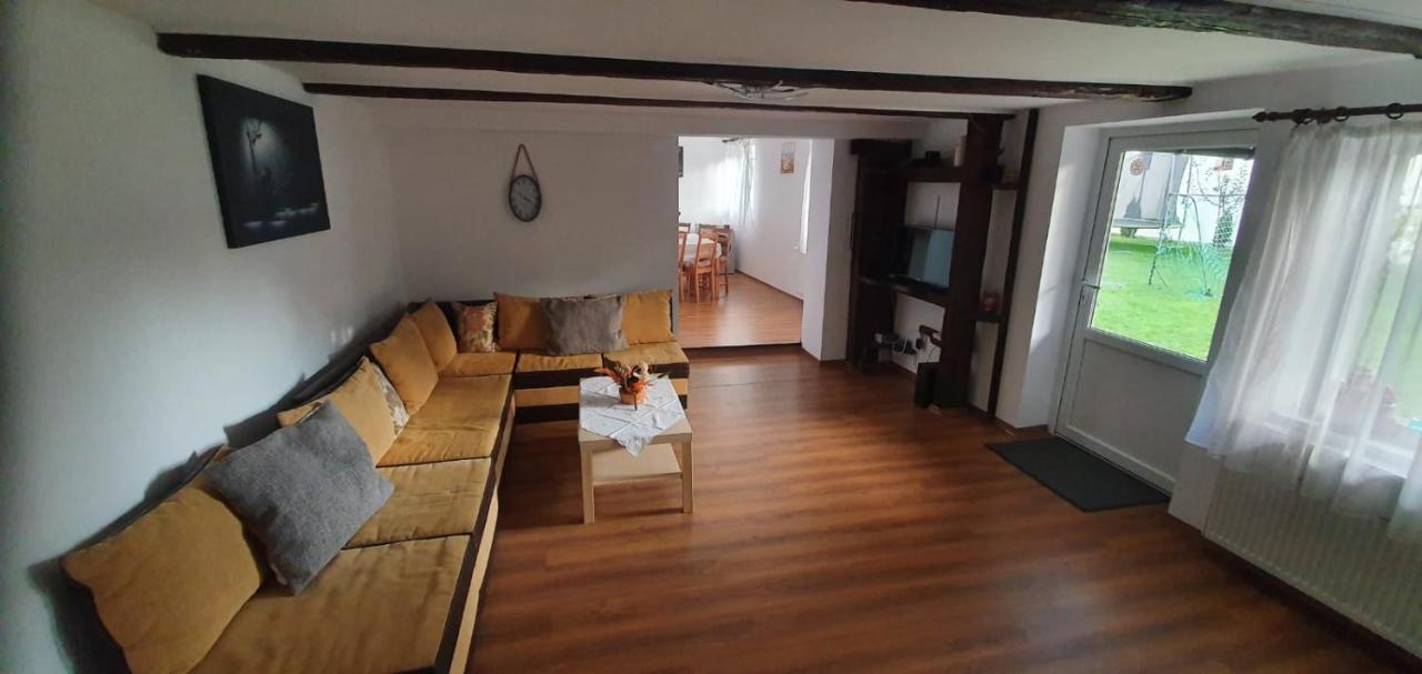 Casa De Oaspeti Laura Rîşnov 外观 照片