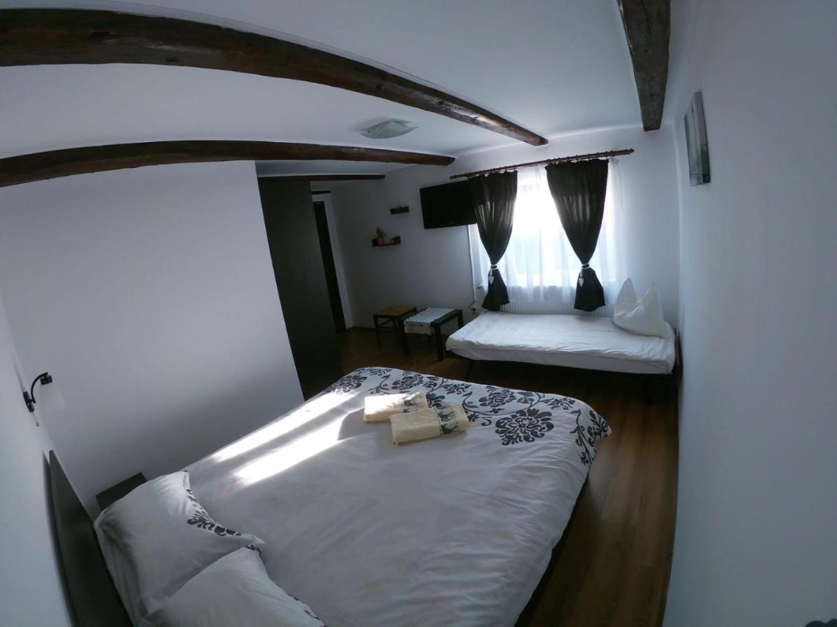 Casa De Oaspeti Laura Rîşnov 外观 照片