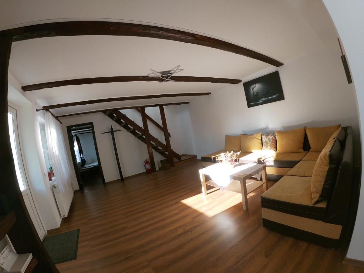 Casa De Oaspeti Laura Rîşnov 外观 照片