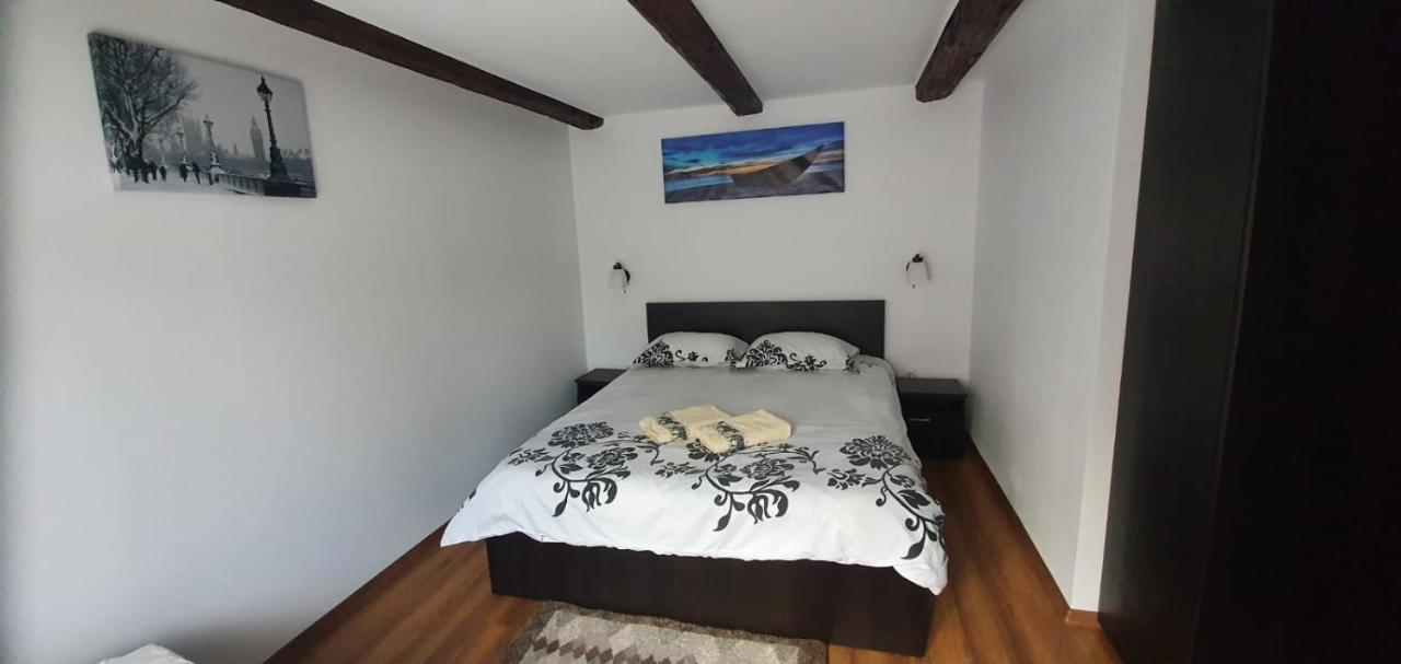 Casa De Oaspeti Laura Rîşnov 外观 照片