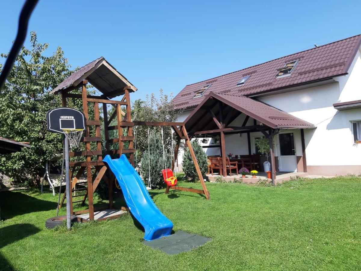 Casa De Oaspeti Laura Rîşnov 外观 照片