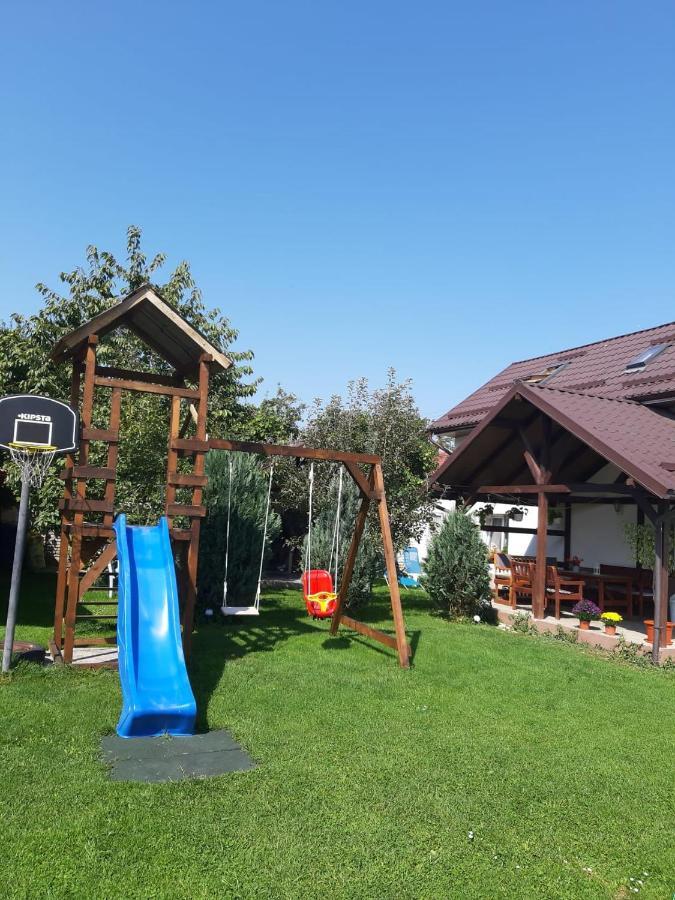 Casa De Oaspeti Laura Rîşnov 外观 照片