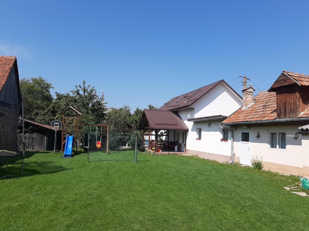 Casa De Oaspeti Laura Rîşnov 外观 照片