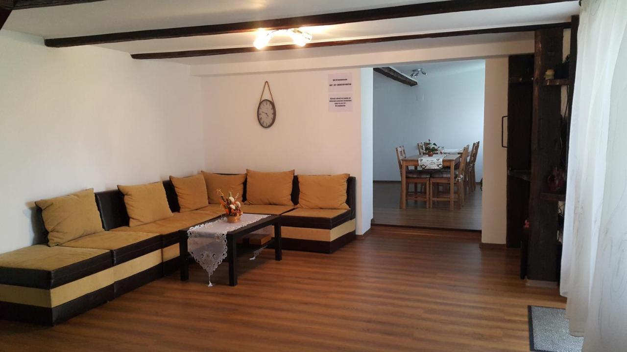 Casa De Oaspeti Laura Rîşnov 外观 照片