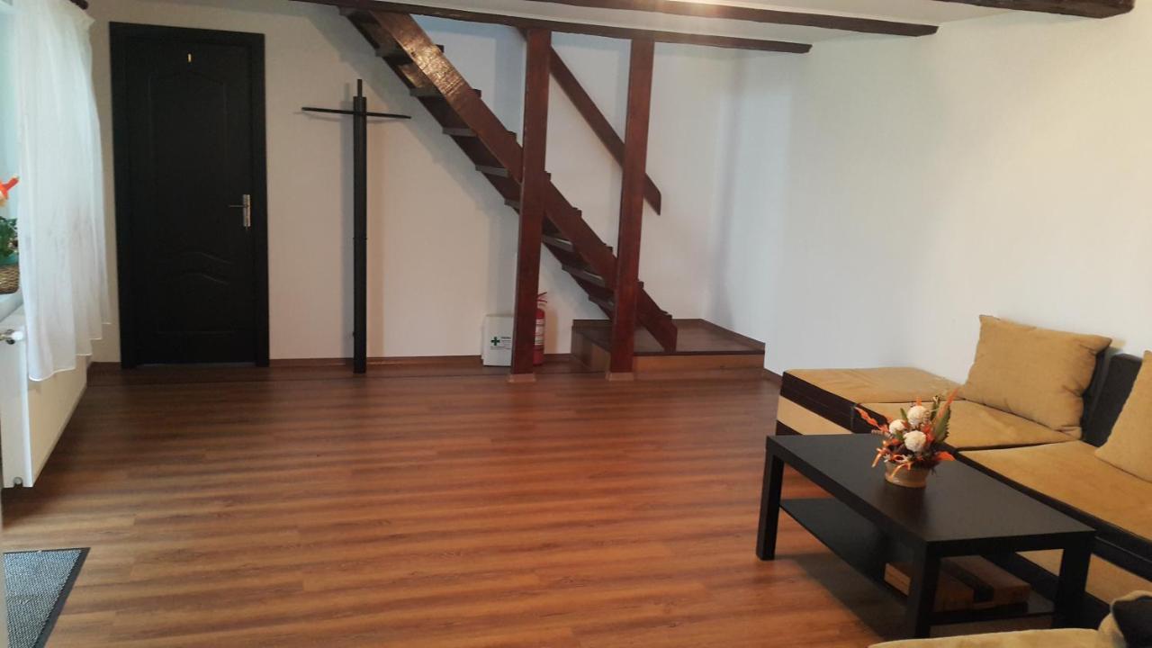 Casa De Oaspeti Laura Rîşnov 外观 照片