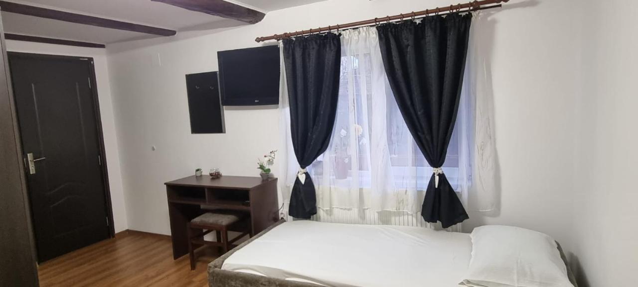 Casa De Oaspeti Laura Rîşnov 外观 照片