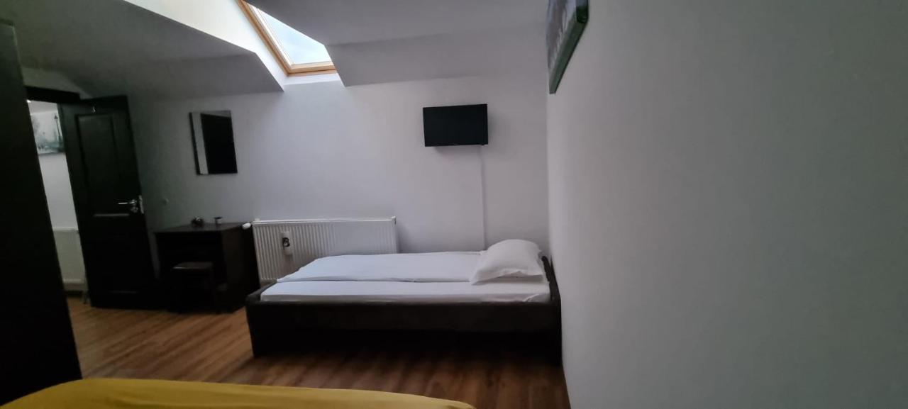 Casa De Oaspeti Laura Rîşnov 外观 照片